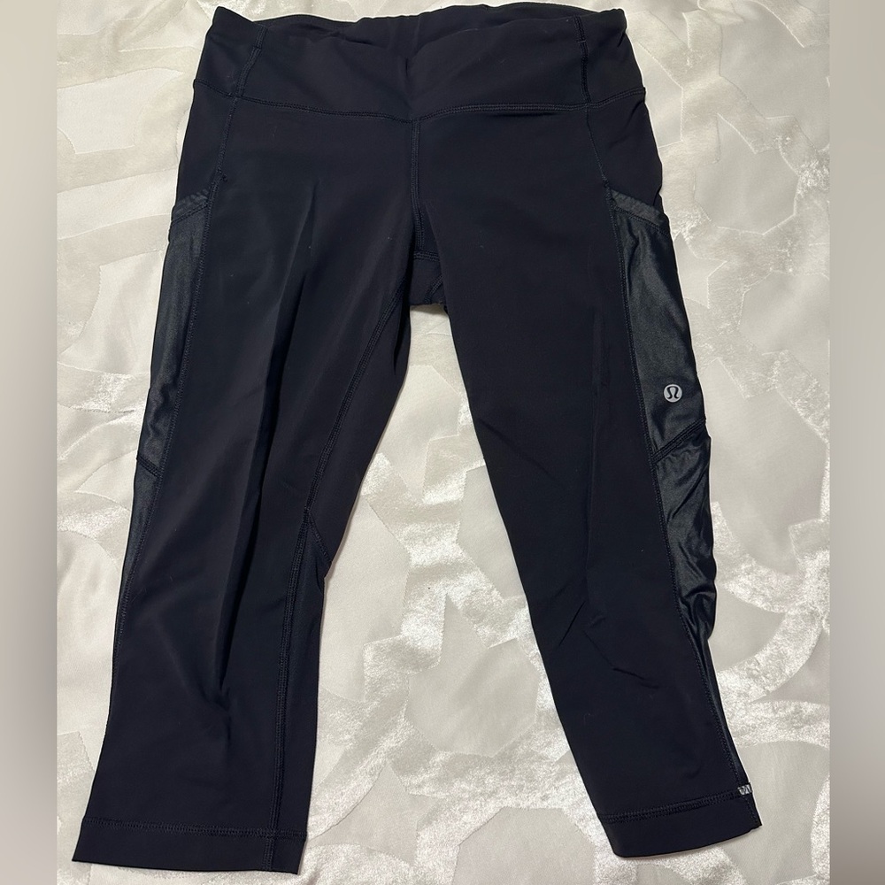 Lululemon black capris size 6